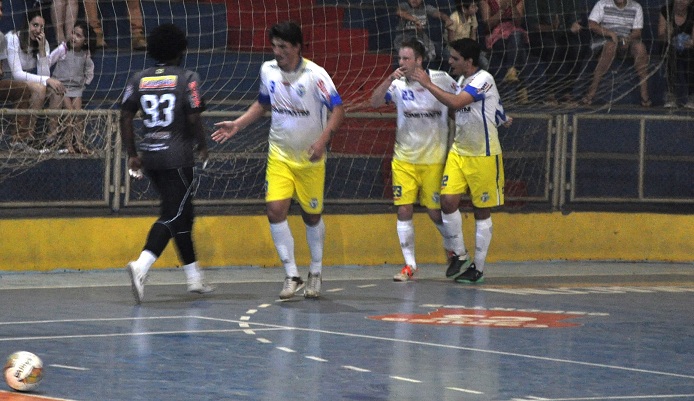Novo Quedas Futsal busca liderança isolada fora de casa