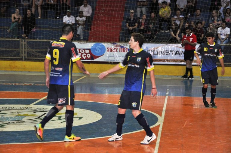 Novo Quedas Futsal se classifica e enfrenta Siqueira Campos nas quartas de final da Bronze