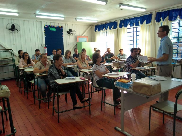 NRE Realiza reunião descentralizada no município