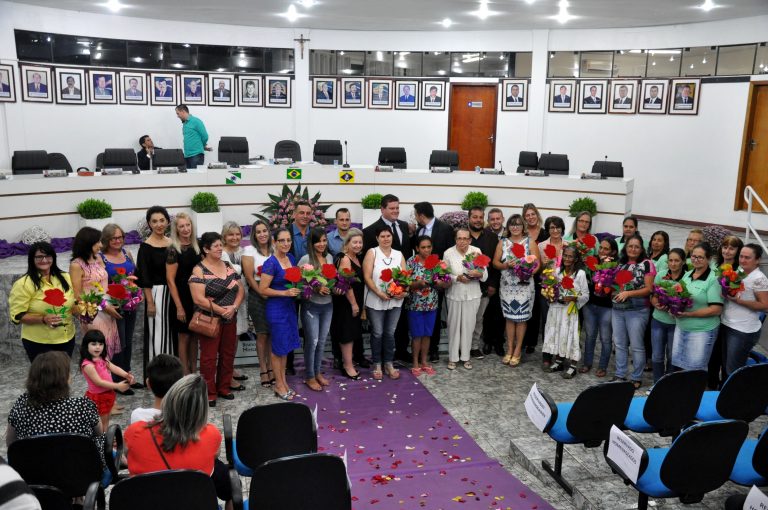 Homenagens e protestos marcaram o Dia Internacional da Mulher em Quedas