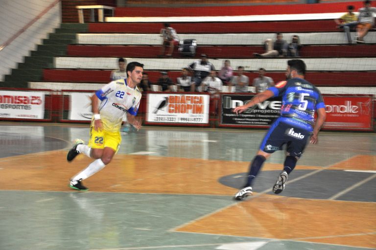 Constantini Quedas Futsal joga disputa a liderança