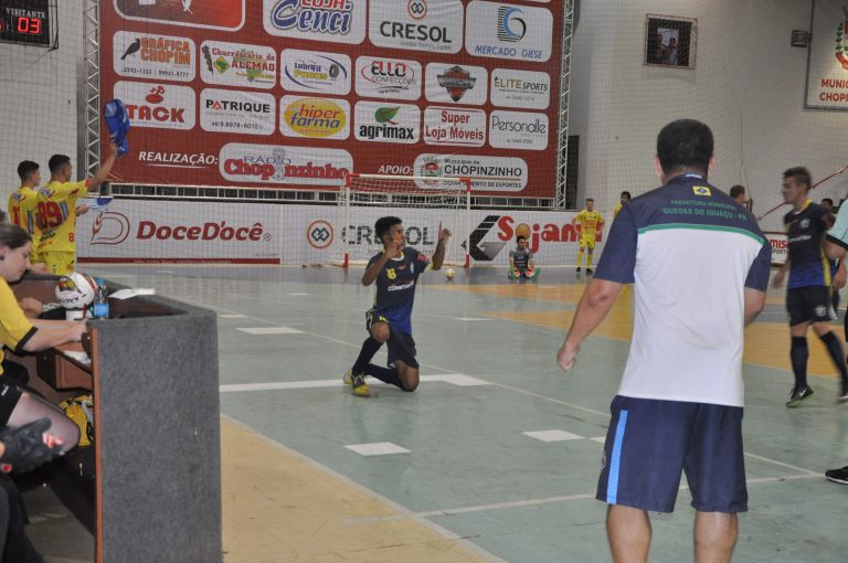 Quedas Futsal disputa uma das vagas nas semifinais com Dois Vizinhos