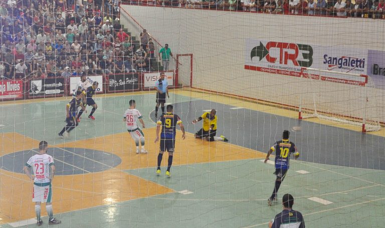 Dois Vizinhos vence Quedas Futsal e avança pra semifinais da Copa Chopinzinho