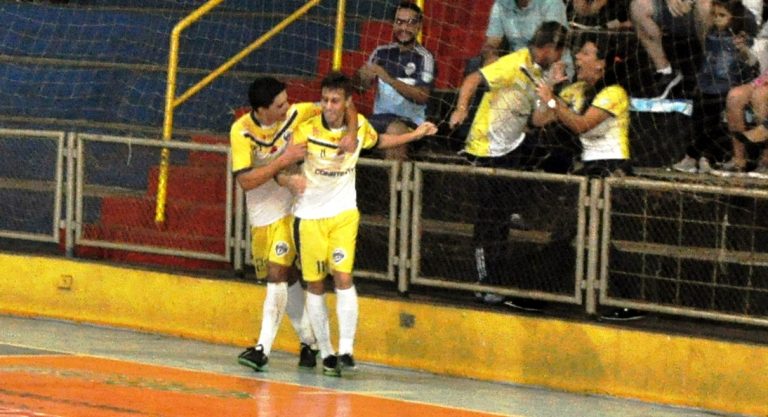 A ponta da tabela é o objetivo  do Constantini Quedas Futsal em Catanduvas neste sábado