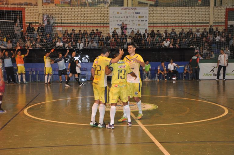 Constantini Quedas Futsal assume a liderança da Bronze