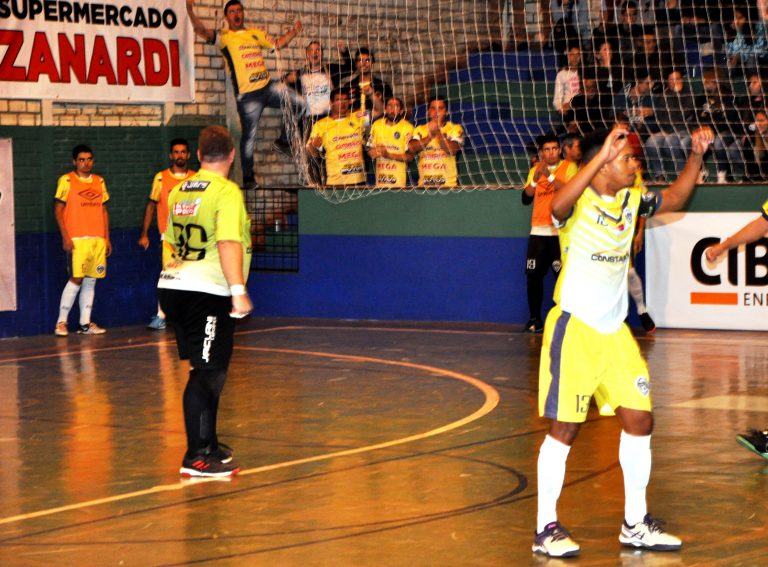 Constantini Quedas Futsal conclama a torcida para “segurar” a ponta da tabela contra Medianeira