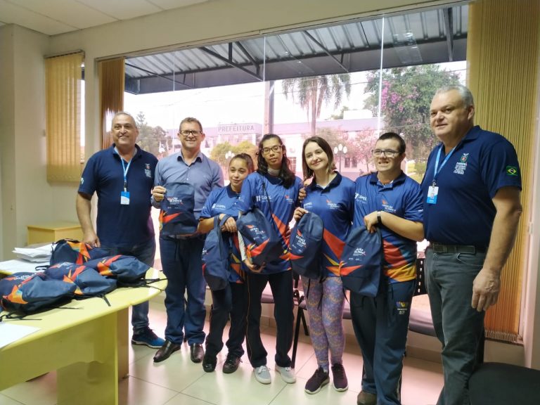 Entrega de uniformes para os bolsistas do Talento Olímpico do Paraná – TOP Formador