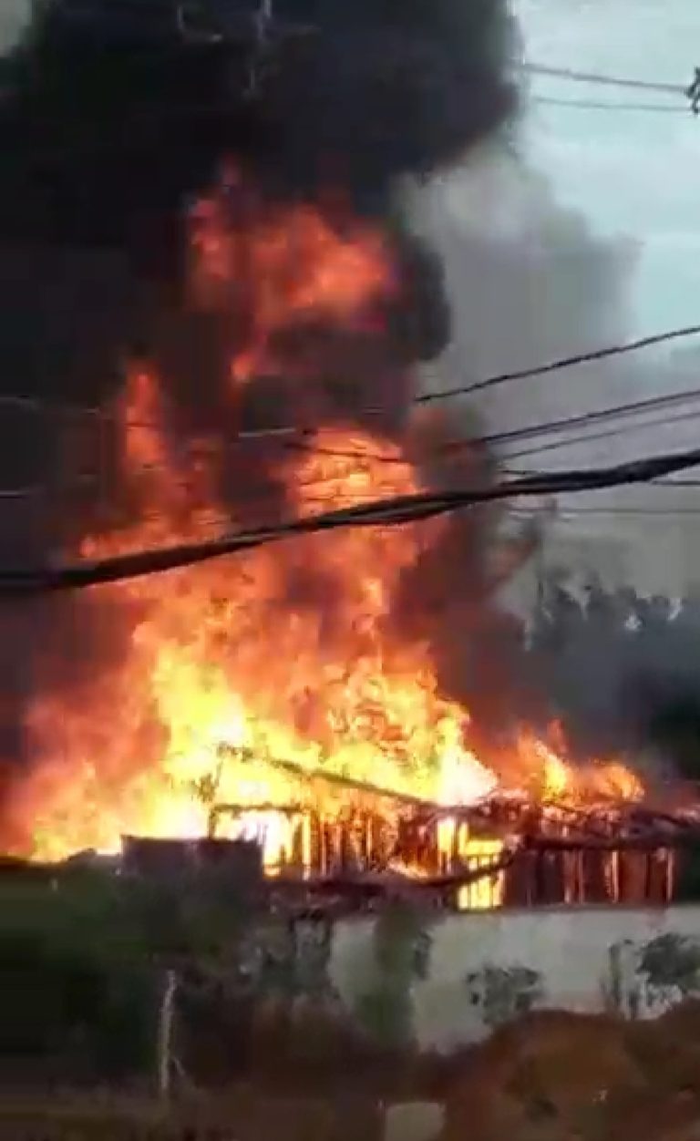 Incêndio destrói residência em Quedas do Iguaçu