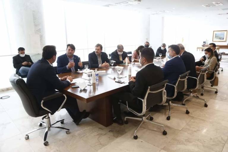 CEO da Araupel e Prefeito de Quedas do Iguaçu são recebidos pelo governador