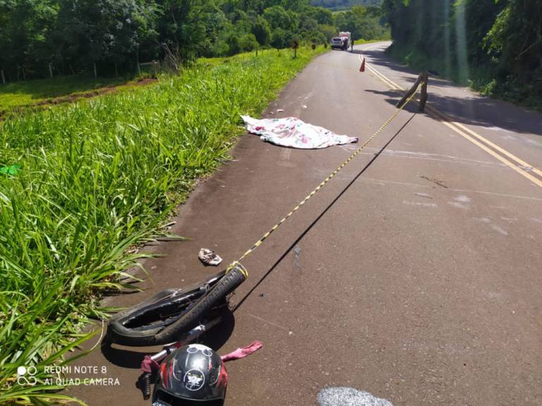 Motociclista menor de idade morre ao bater em ônibus na PR 484