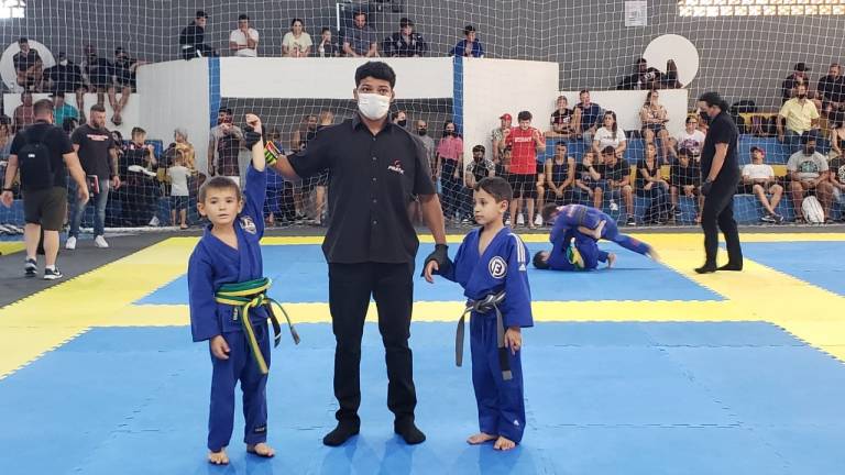Atletas de Jiu-jitsu da equipe Gracie Barra tem ótimo desempenho na Copa Mestre do Açaí em Francisco Beltrão