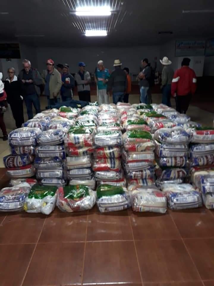 200 cestas básicas são entregues a famílias da Vila Rural de Quedas do Iguaçu