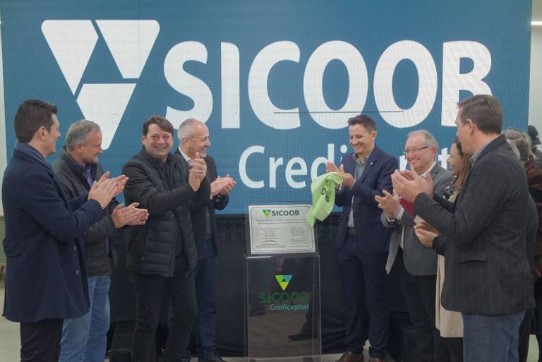 Novas instalações da Sicoob Credicapital é inaugurada em Quedas do Iguaçu