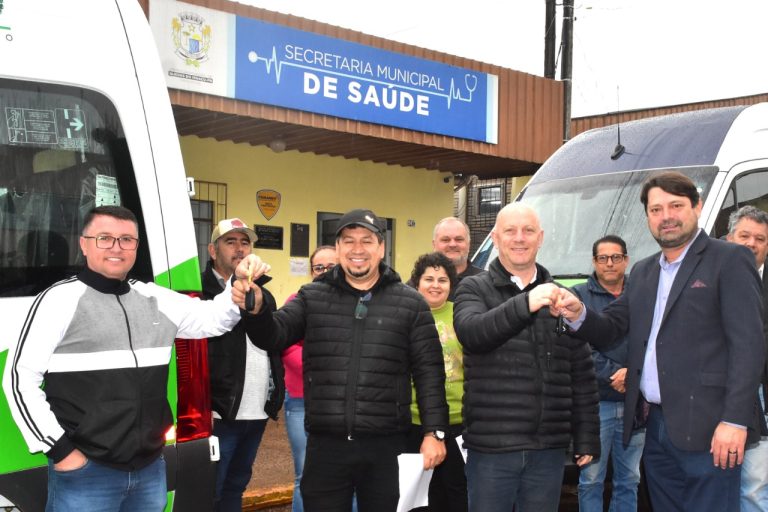 Secretaria de Saúde recebe duas vans 0 km do governo estadual