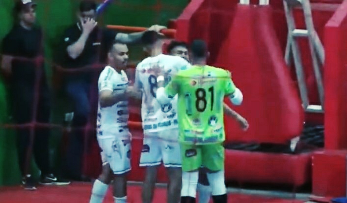 Gralha Futsal vence Terra Rica fora de casa