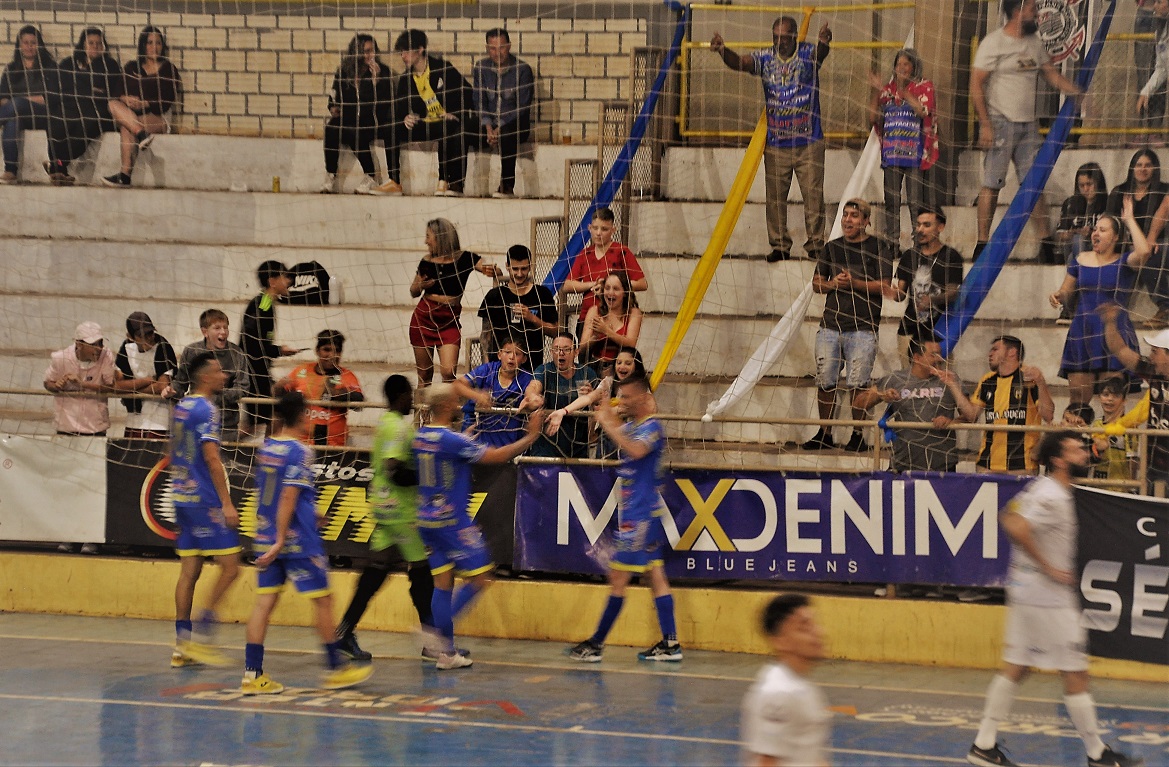 Gralha Futsal empolga torcedor com goleada na Apaf (Paranaguá) e assume a liderança do Grupo A da Série Prata