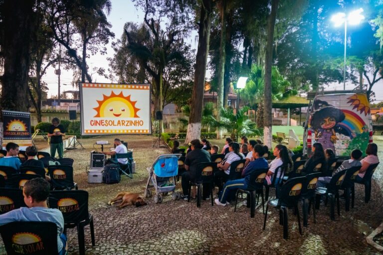 CineSolarzinho chega a Campo Bonito com sessões gratuitas de cinema movido a energia solar, pipoca e atrações para toda a família