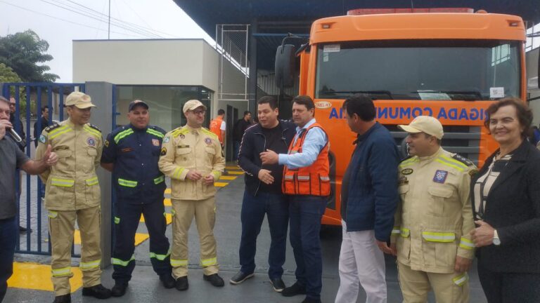 Novo caminhão para combate a incêndio e resgate é entregue a Brigada Comunitária em Quedas do Iguaçu