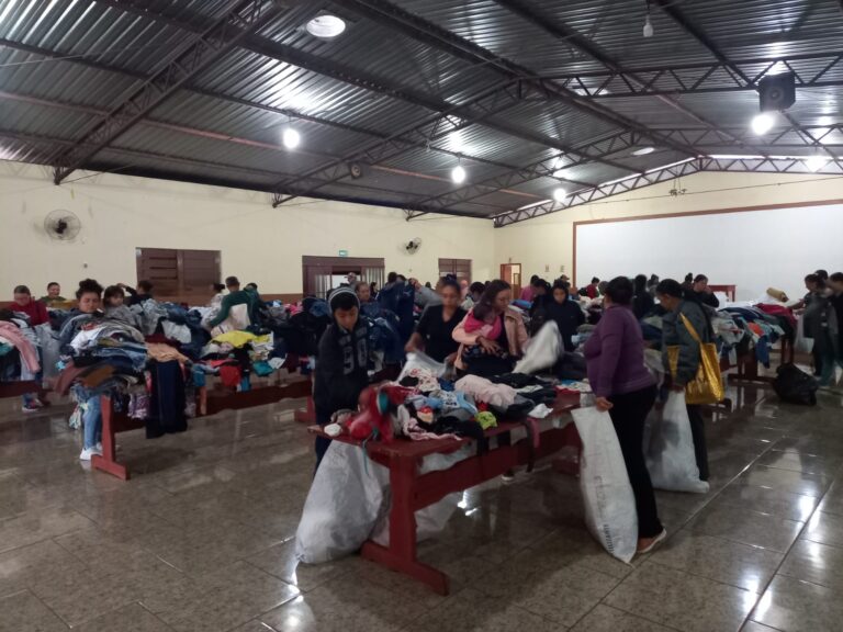 Assistência Social de Espigão Alto do Iguaçu distribui roupas vindas de doações voluntárias