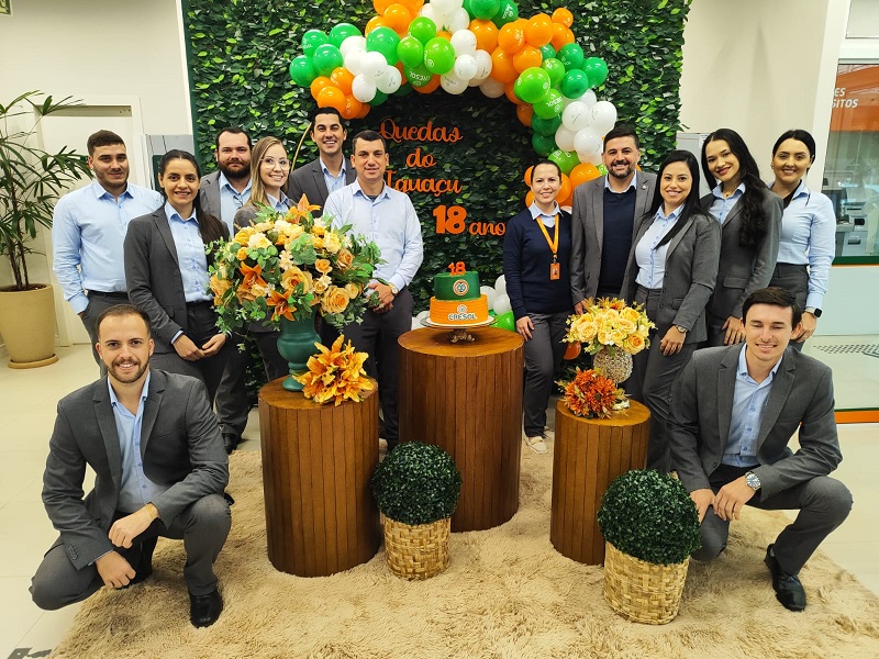 Cresol 18 anos equipe 2025 - Jornal Expoente do Iguaçu